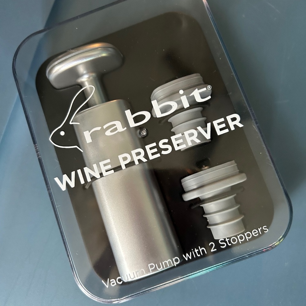 Rabbit wine preserver vacuum pump with two stoppers
